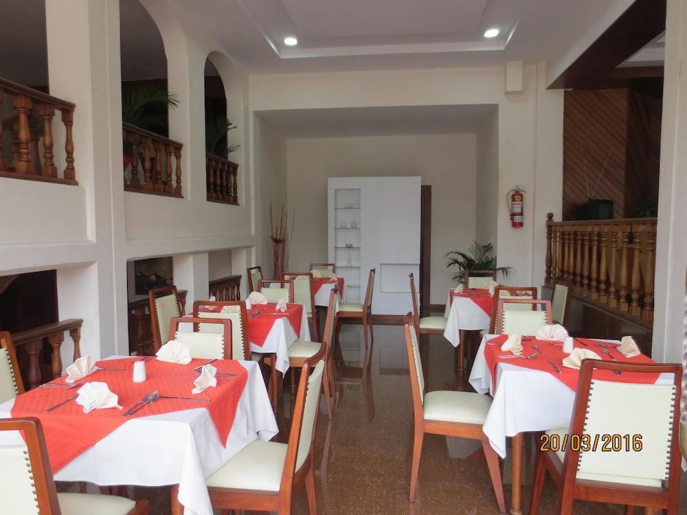 Hotel Cumanda Alfaro ภายนอก รูปภาพ