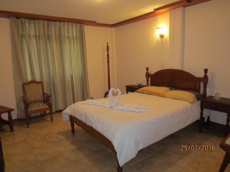 Hotel Cumanda Alfaro ภายนอก รูปภาพ