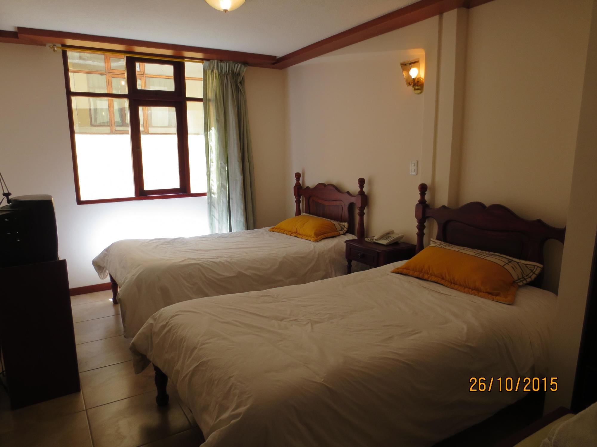 Hotel Cumanda Alfaro ภายนอก รูปภาพ