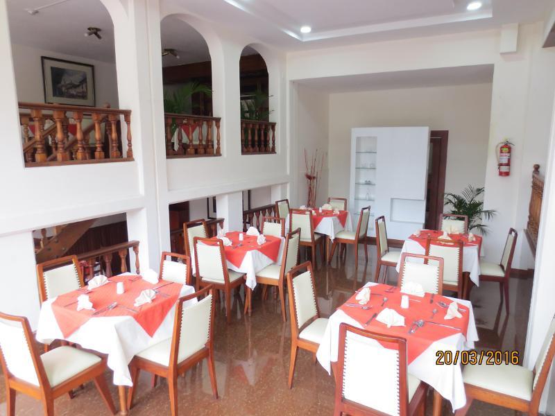 Hotel Cumanda Alfaro ภายนอก รูปภาพ