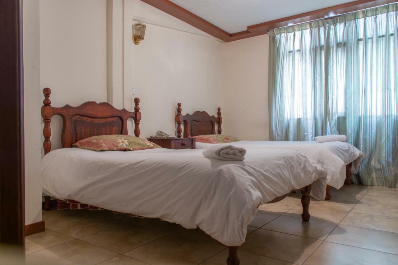 Hotel Cumanda Alfaro ภายนอก รูปภาพ