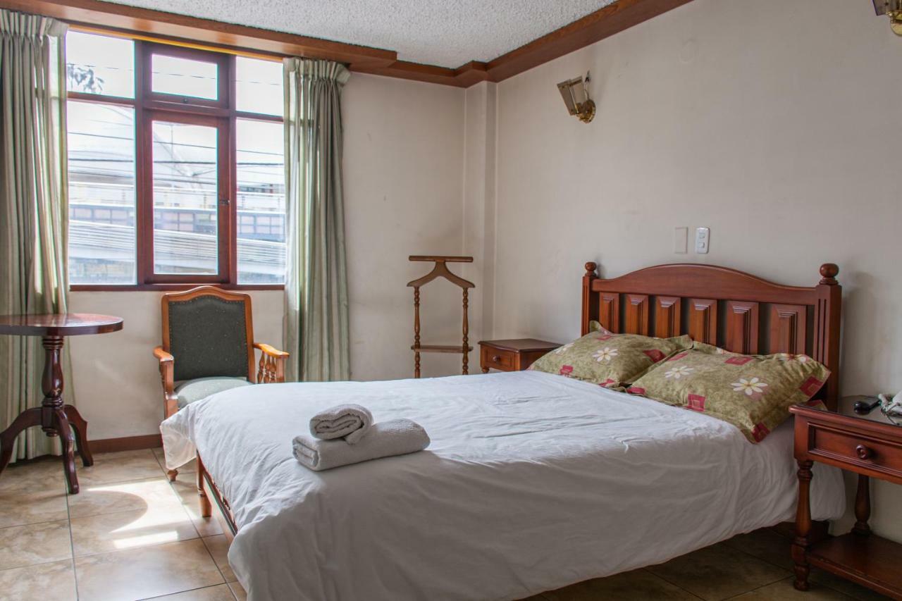 Hotel Cumanda Alfaro ภายนอก รูปภาพ