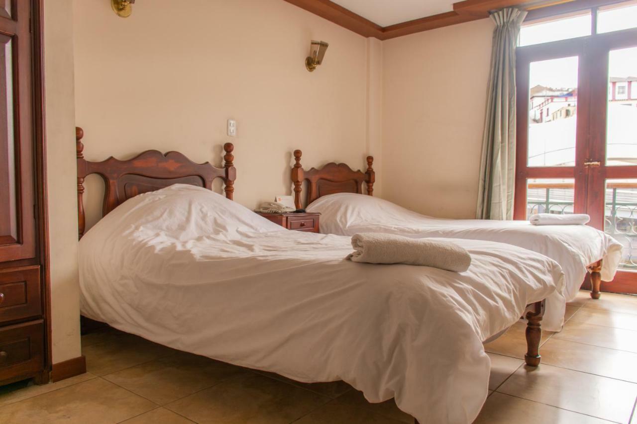 Hotel Cumanda Alfaro ภายนอก รูปภาพ