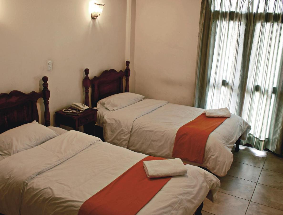 Hotel Cumanda Alfaro ภายนอก รูปภาพ