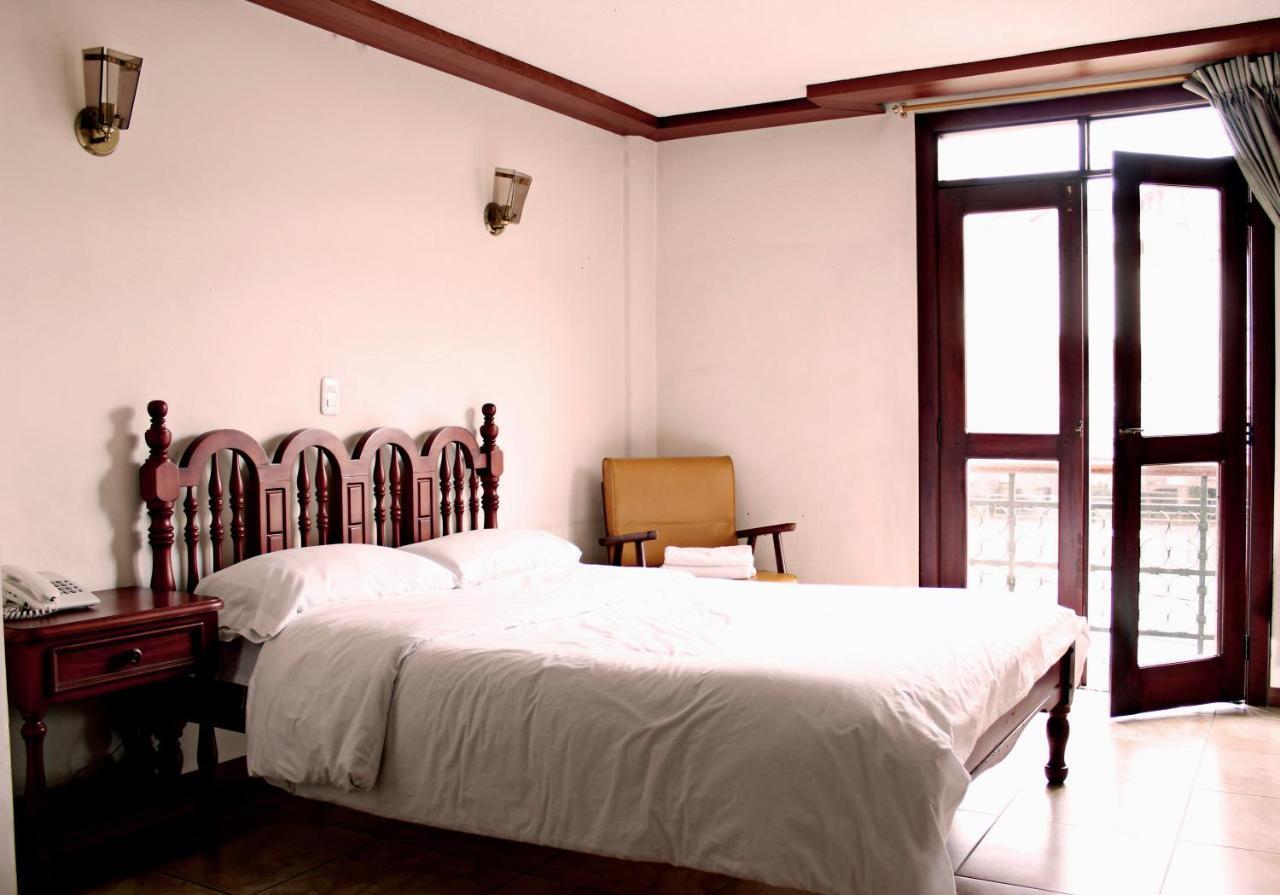 Hotel Cumanda Alfaro ภายนอก รูปภาพ