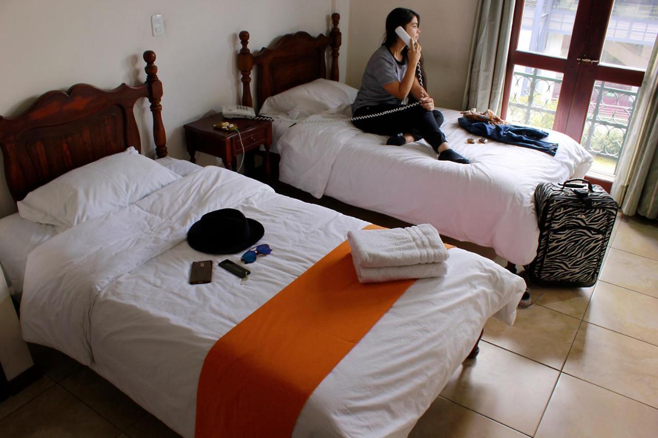 Hotel Cumanda Alfaro ภายนอก รูปภาพ